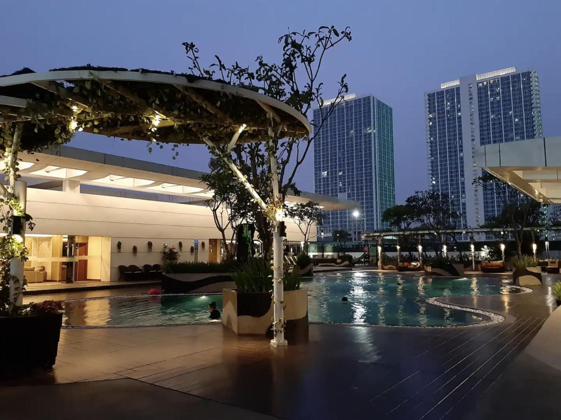U Residence 2 Studio Apartment Pool View Tangerang Dış mekan fotoğraf